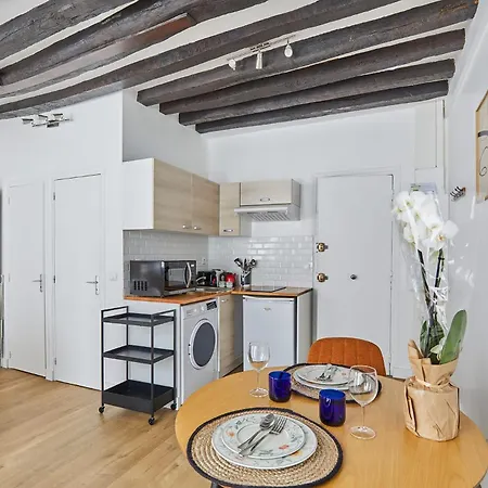 Charming Center Of Apartment